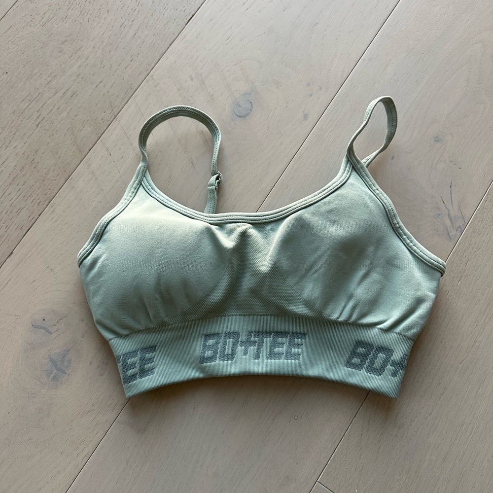 Bo + Tee sports bra
